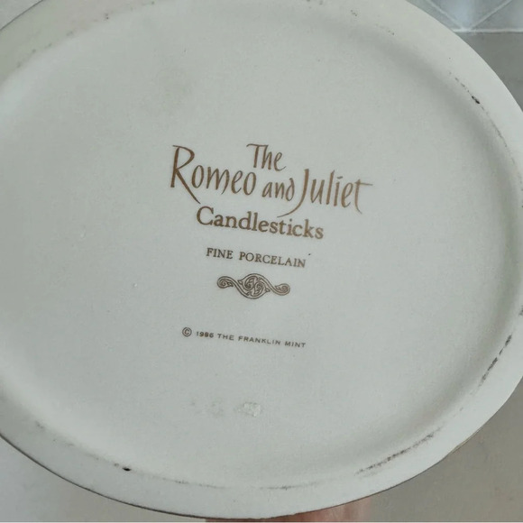 The Romeo and Juliet Candlesticks made of fine porcelain 1986 TheFranklin Mint - Picture 6 of 8
